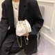thumbnail image 1 of Bolsa de cubo rombal informal para mujercruzado con cadena con cordón (blanco) Likrtyny Para Estrenar, 1 of 9