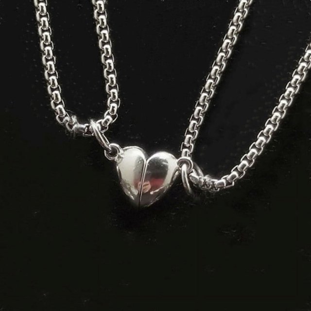 Collar de pareja de astronautas con imán que atrae el colgante. Regalo de San Valentín para pareja de hombres y mujeres astronautas