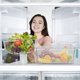 thumbnail image 3 of Contenedor de almacenamiento para refrigerador, caja de almacenamiento de alimentos transparente para refrigerador, diseño con asa, organizador para refrigerador, 3 of 6