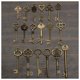 thumbnail image 4 of Conjunto de 36 Antiguos Vintage Antiguo Aspecto Bronce Esqueleto Llave Corazón Arco Cerradura Colgante, 4 of 7
