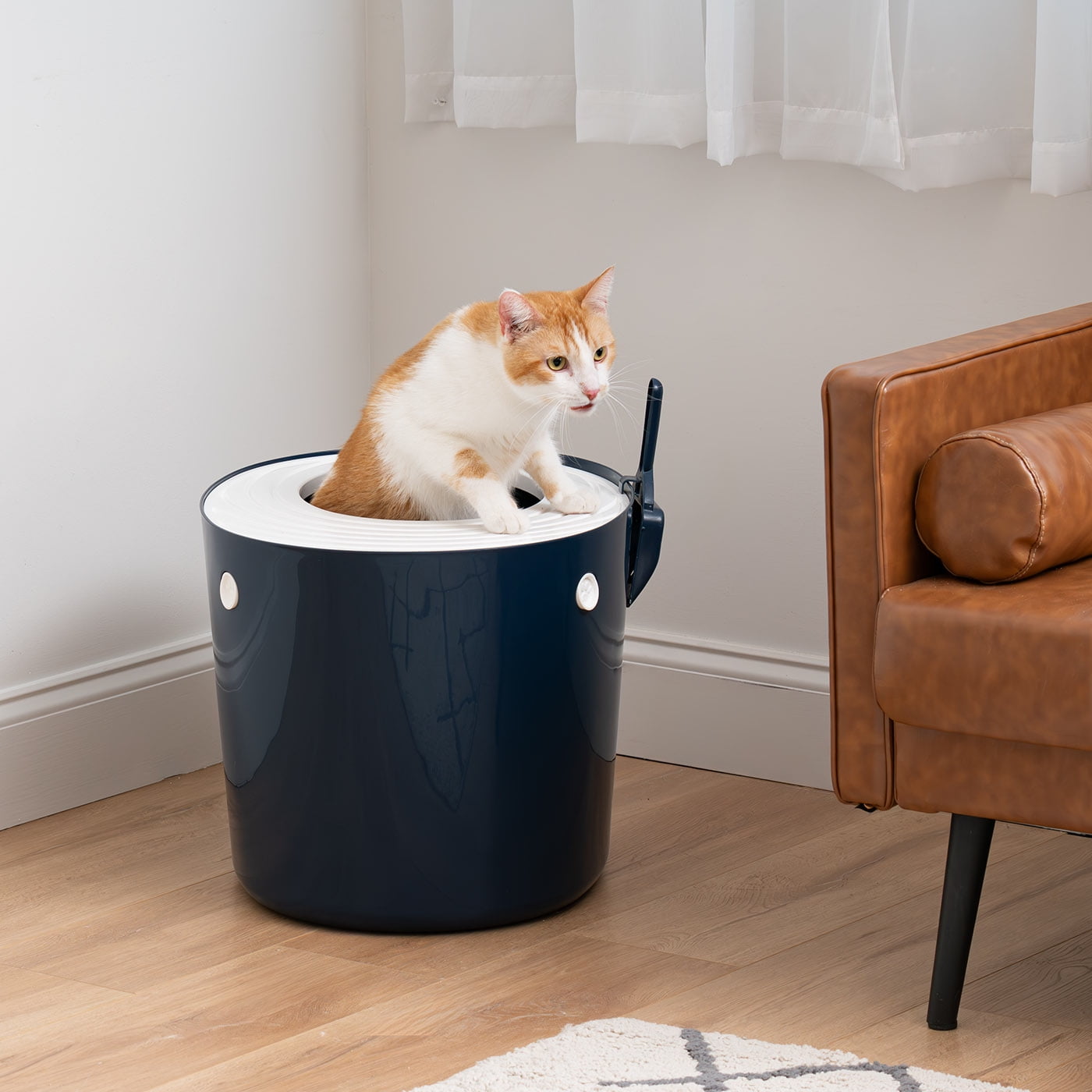 IRIS Large Stylish Round Top Entry Cat Litter Box with Scoop, Curved Kitty Litter Pan with Litter Particle Catching