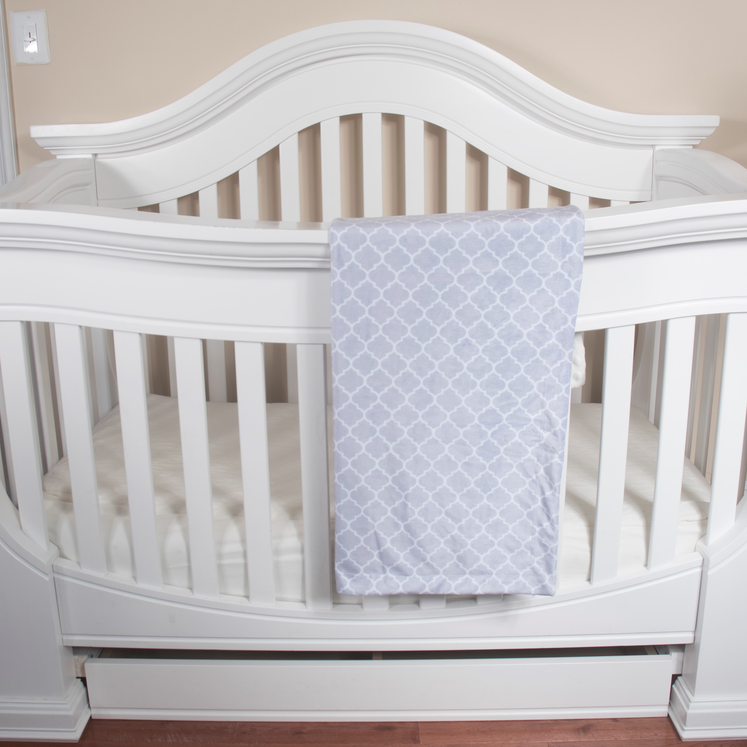 Comfy Cubs Baby Blanket Soft Minky Swaddle Cuddle Reversible Unisex Grey Design Infant New Born