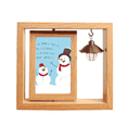 thumbnail image 1 of Feliz Navidad muñeco de nieve azul cielo patrón Marco giratorio de madera 4x6, 1 of 3