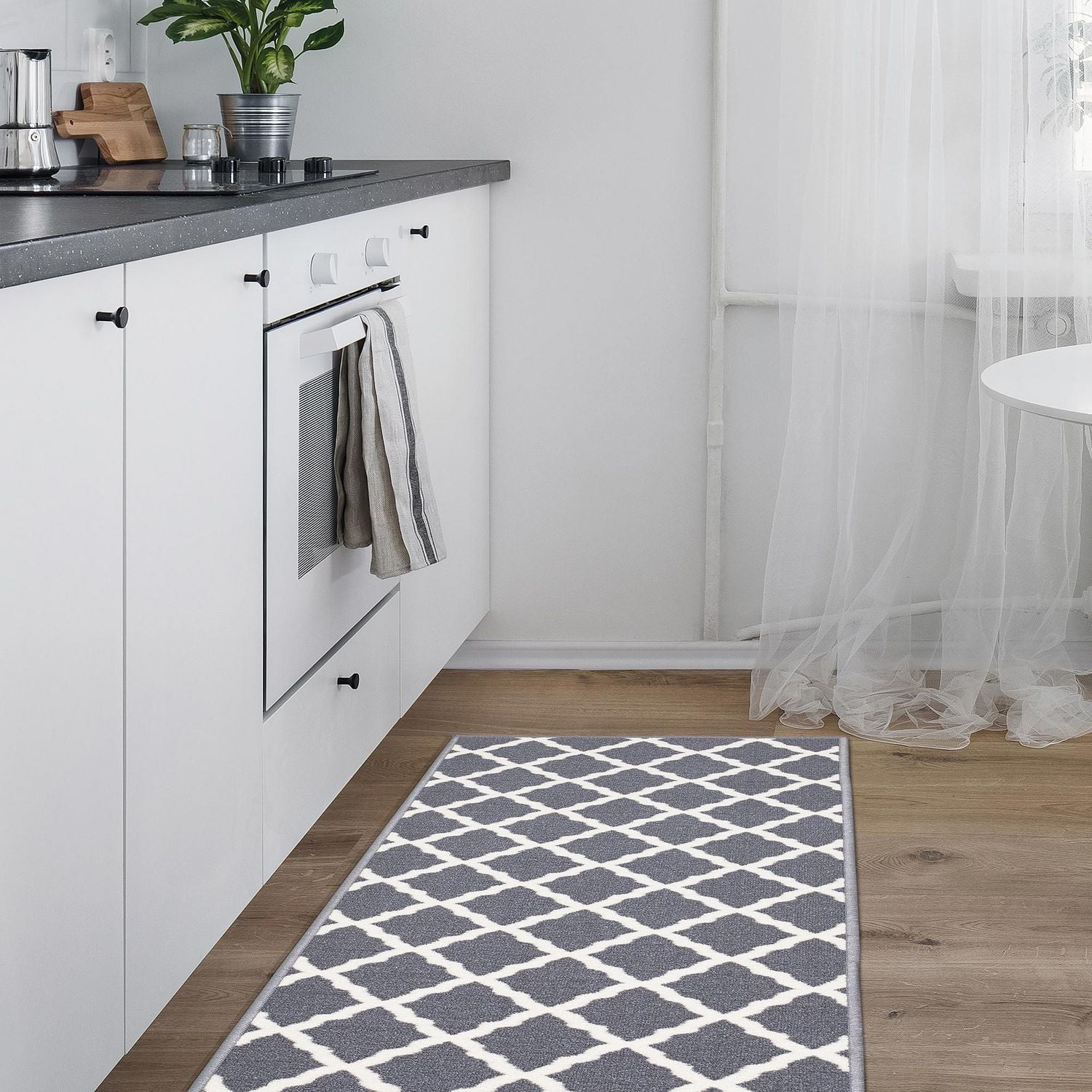 Tapis élégant à motif de treillis à sous-couche en caoutchouc de la collection Glamour