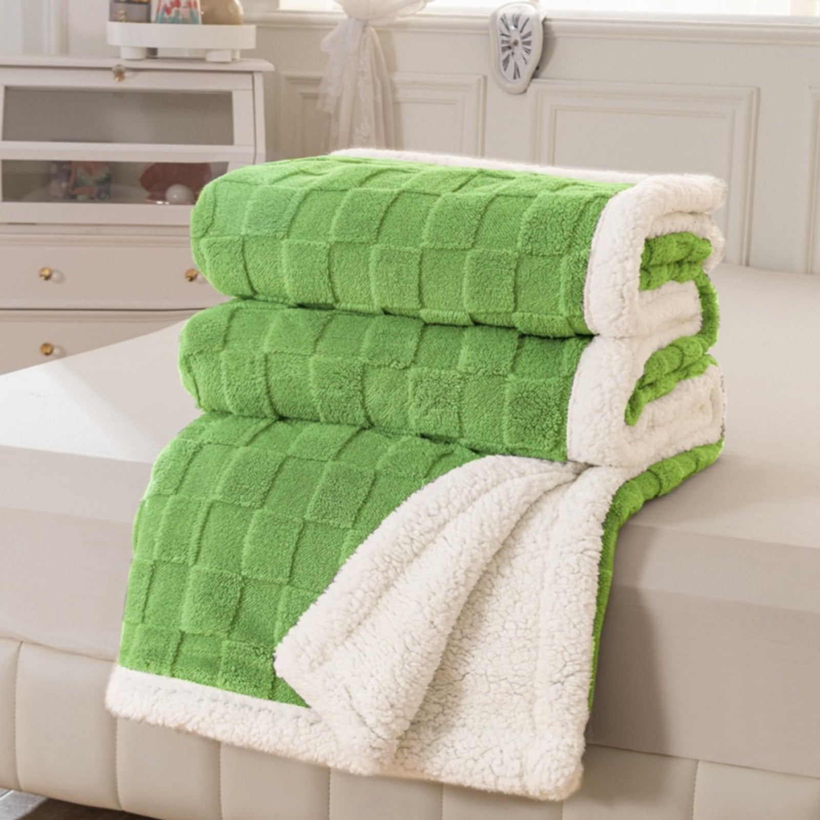 Winty Throw Blanket for Couch Sofa,Bed Blankets for Bed,Super Soft and Warm Throw Blanket for Couch, Sofa and Bed Cozy, Fuzzy and Lightweight,100*150Cm