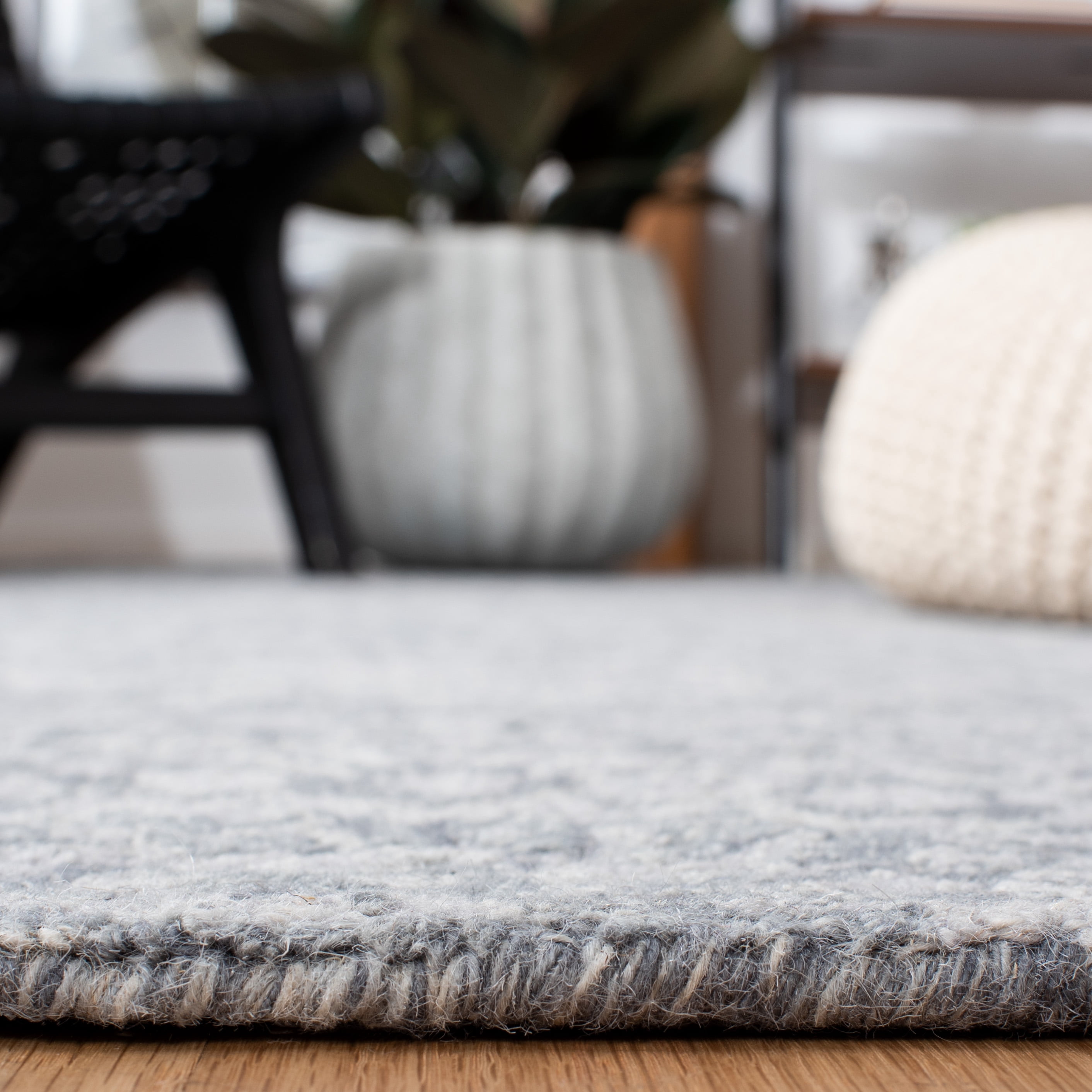 SAFAVIEH Metro Lynette Geometric Area Rug, Ivory/Dark Grey, 6' x 6' Round