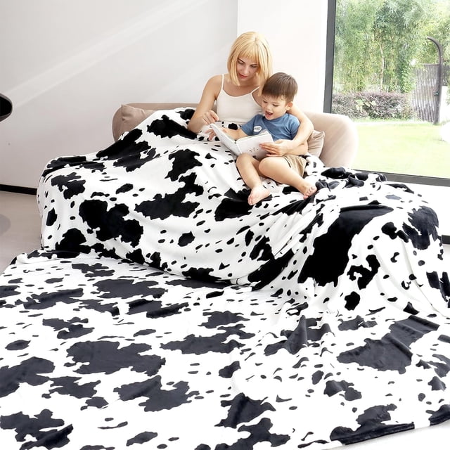 Fleece King Size Blankets for Bed Black and White Lightweight Large Soft Bed Blanket Decorative Fuzzy King Blanket for All Season 108 Inches 50"x60"