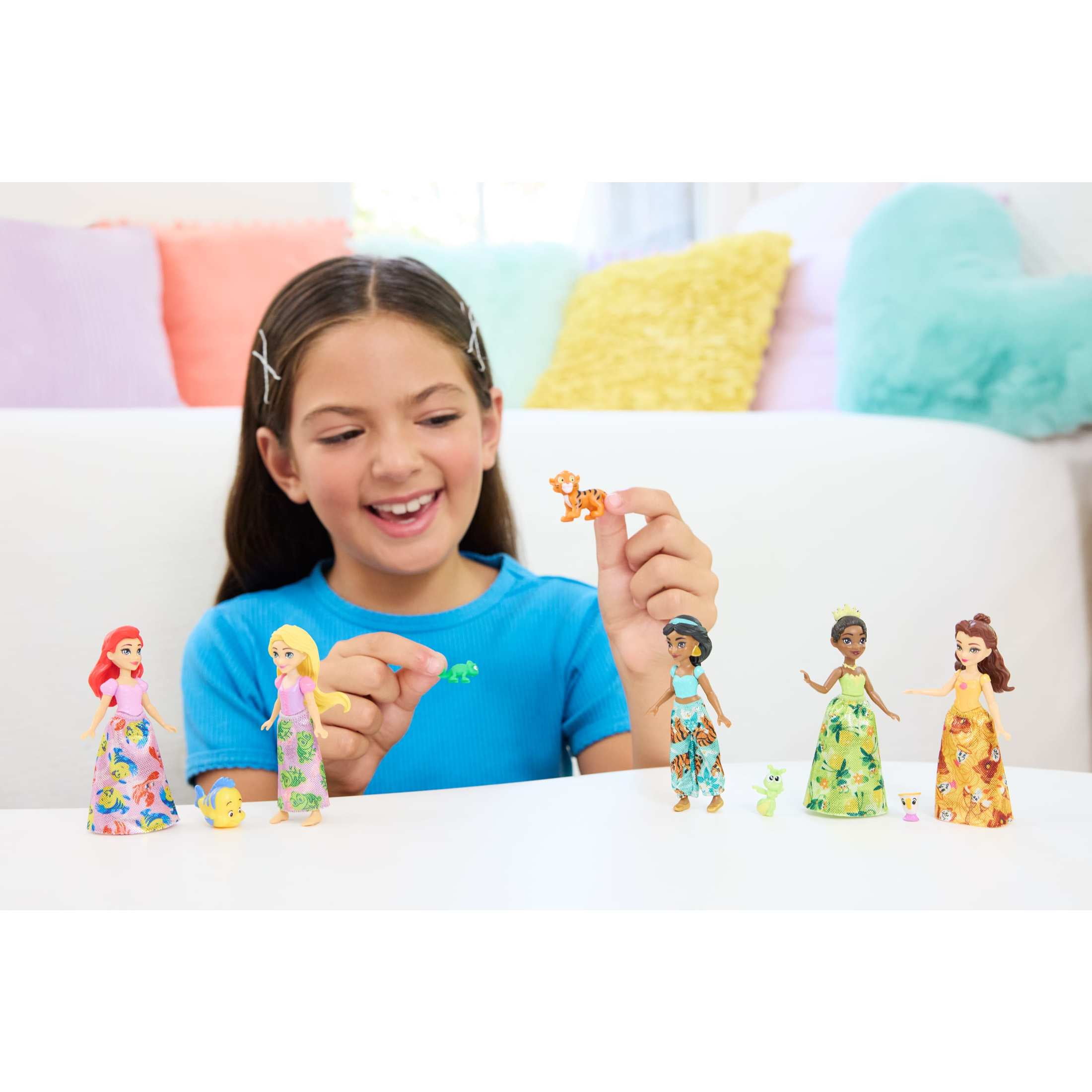 Disney Princess & Friends Set with 5 Small Dolls in Sparkling Outfits & 5 Friend Figures  (图2)