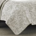 thumbnail image 4 of Laura Ashley Home - Juego de edredón tamaño King, ropa de cama reversible de algodón con fundas a juego, decoración del hogar para todas las estaciones (Amberley Biscuit King), 4 of 5