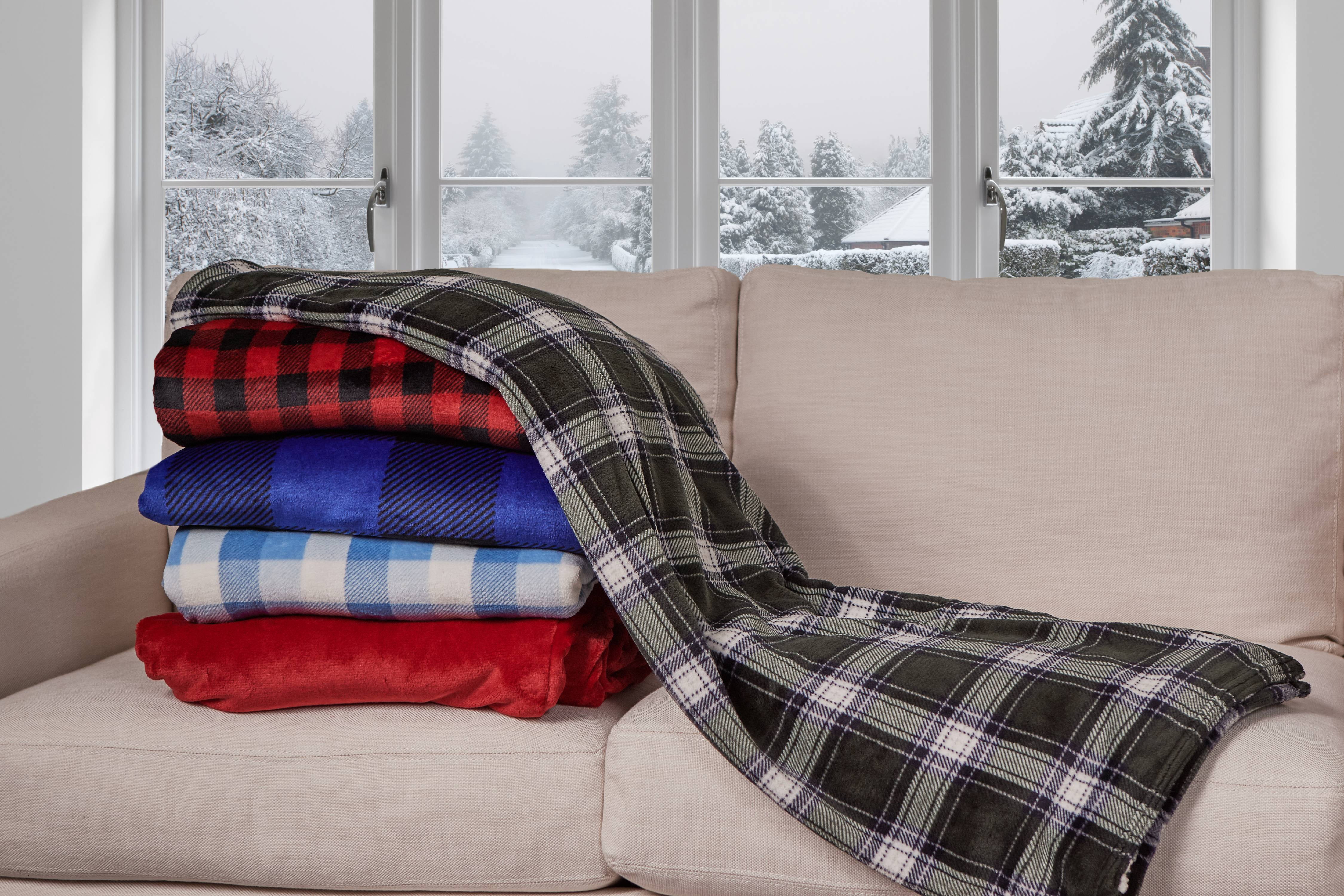 Cuddl Duds Oversized Throw Blanket with a Sherpa Foot Pocket, 50" x 70", Green Plaid
