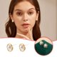 thumbnail image 3 of Pendientes de imitación de perlas para las mujeres pendientes de comercio exterior temperamento retro, 3 of 7