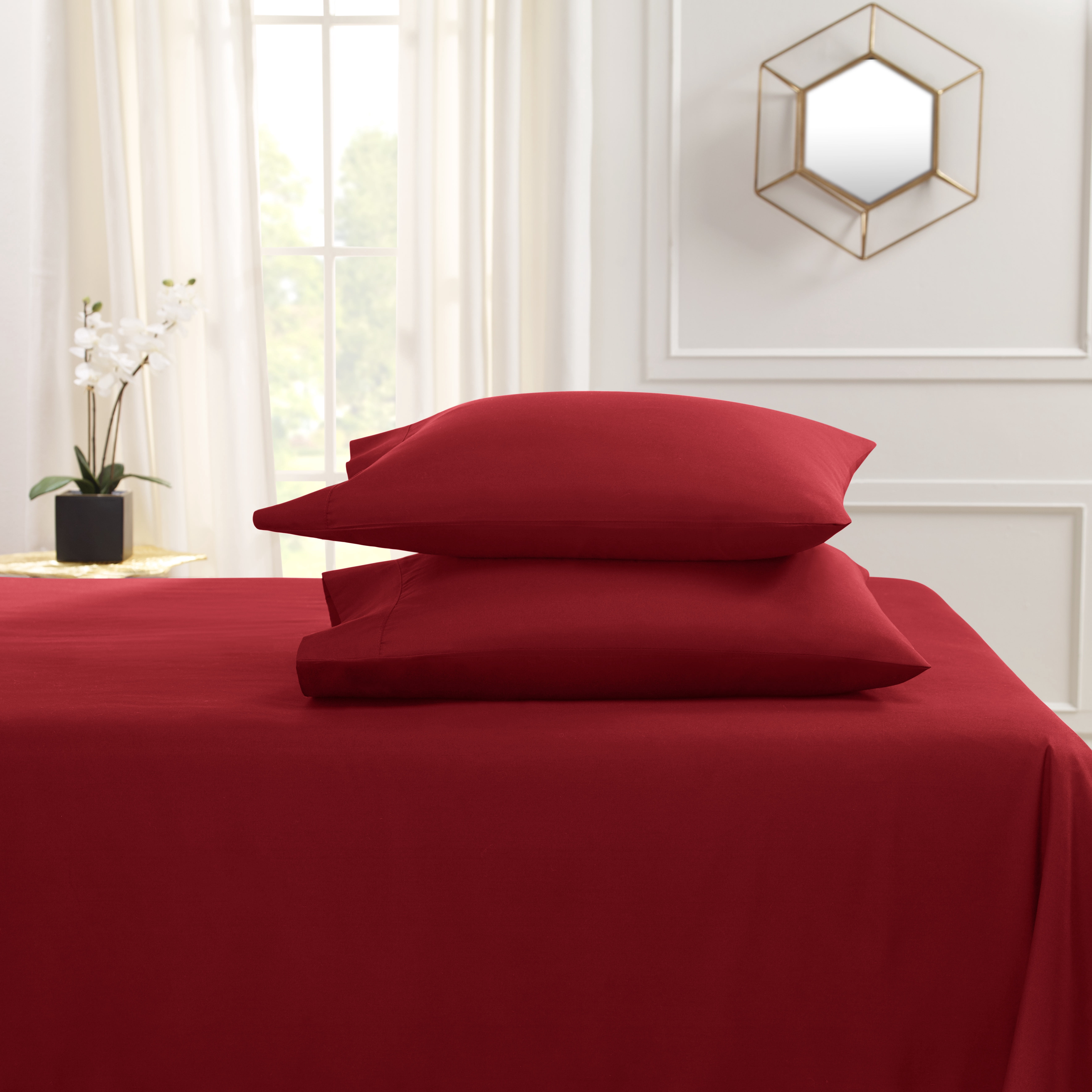 Hearth & Harbor Deep Pocket 4 Piece Solid Bed Sheet Set, 1800 Thread Count Microfiber Sheets, Full, Burgundy