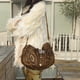 thumbnail image 4 of Bolso de mano estilo nicho vintage marrón europeo y americano, bolso de hombro cruzado de un solo hombro de gran capacidad medieval de Maillard, 4 of 5