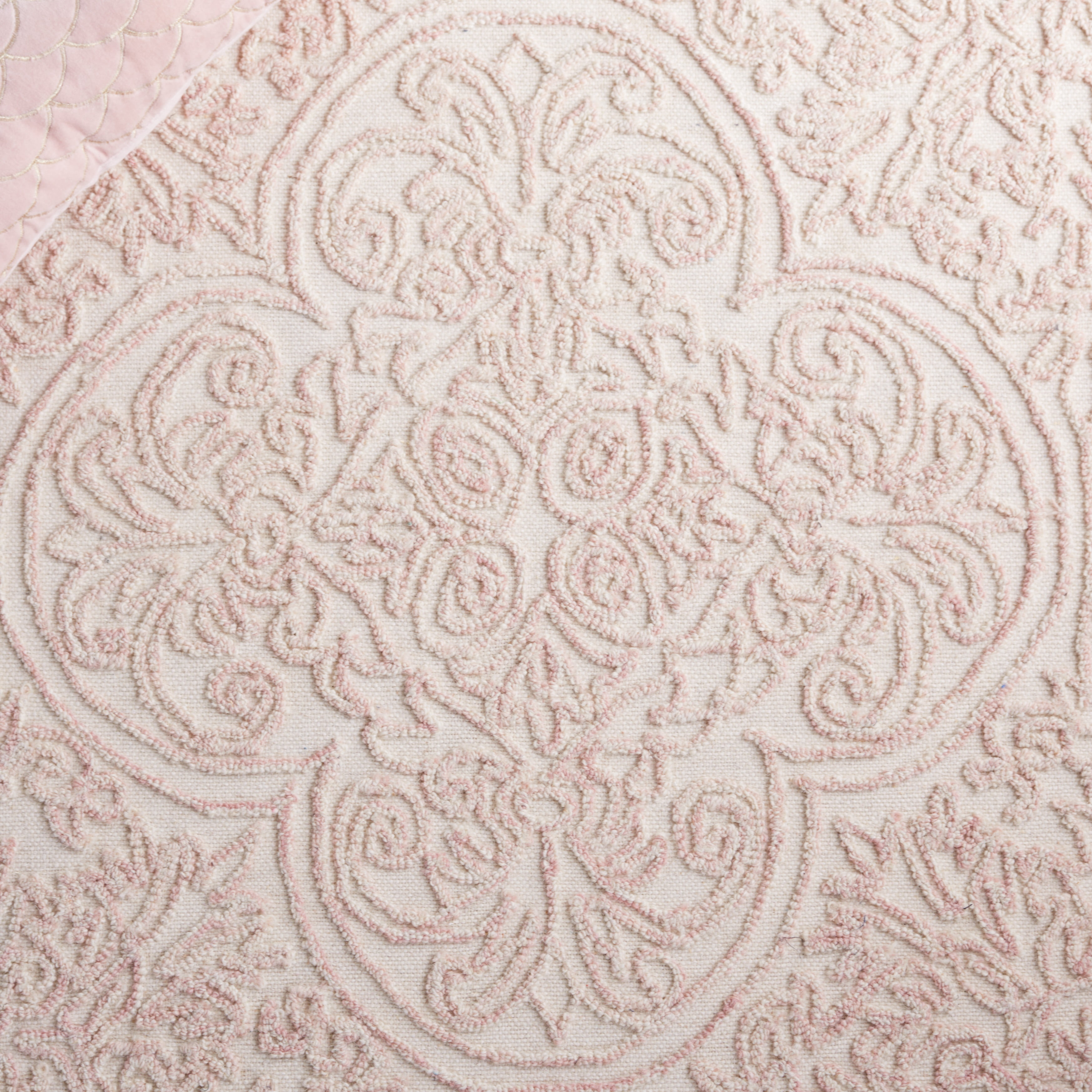 SAFAVIEH Martha Stewart Trace Floral Area Rug, Ivory/Pink, 2'3" x 4'