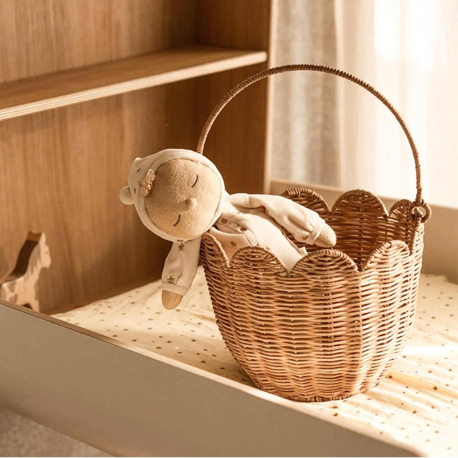 Hewann Scalloped Basket, Scalloped Edge Round Basket with Handle, Wicker Baskets for Storage, Hand Woven Shelf Baskets for Bathroom, Bedroom Organizing,1PC,Brown,Wood