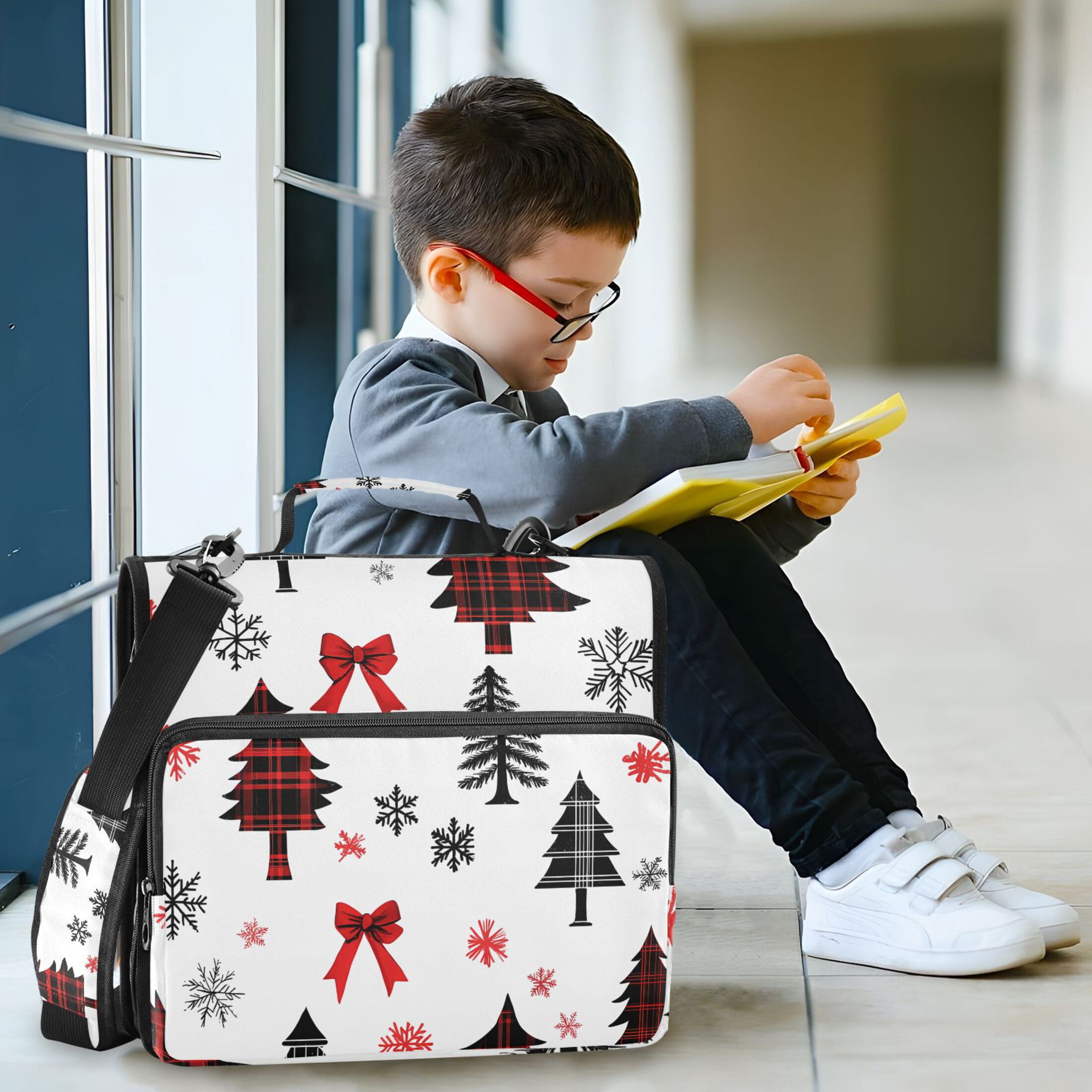 3 Ring Zipper Binder with Shoulder Strap Waterproof Trapper Keeper 2 Inch D-Ring 500 Sheets Capacity Christmas Tree Snowflakes Bow