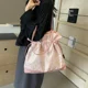 thumbnail image 4 of Nueva versión coreana de bolso de mano de nicho chino, bolso plisado de gran capacidad de alta gama para mujer, bolso de hombro informal para viajeros, 4 of 5