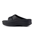 thumbnail image 3 of Sandalia Recovery OOFOS Omega OoAhh para mujer, color negro, talla 7, 3 of 7