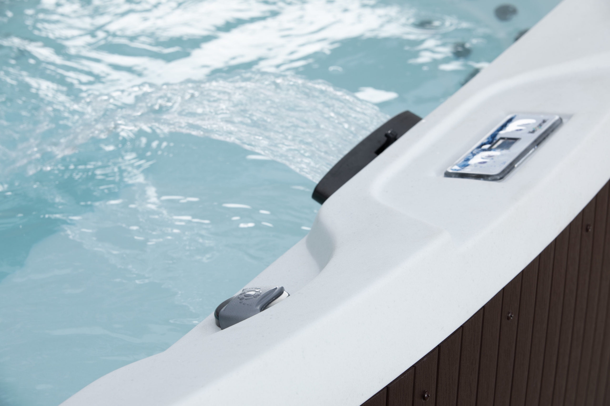 Lifesmart Leganza Accessory Bundle - 6-Person, 90- Jet, 230-Volt Spa in Arctic White/Espresso with a cover lifter and spa steps included!