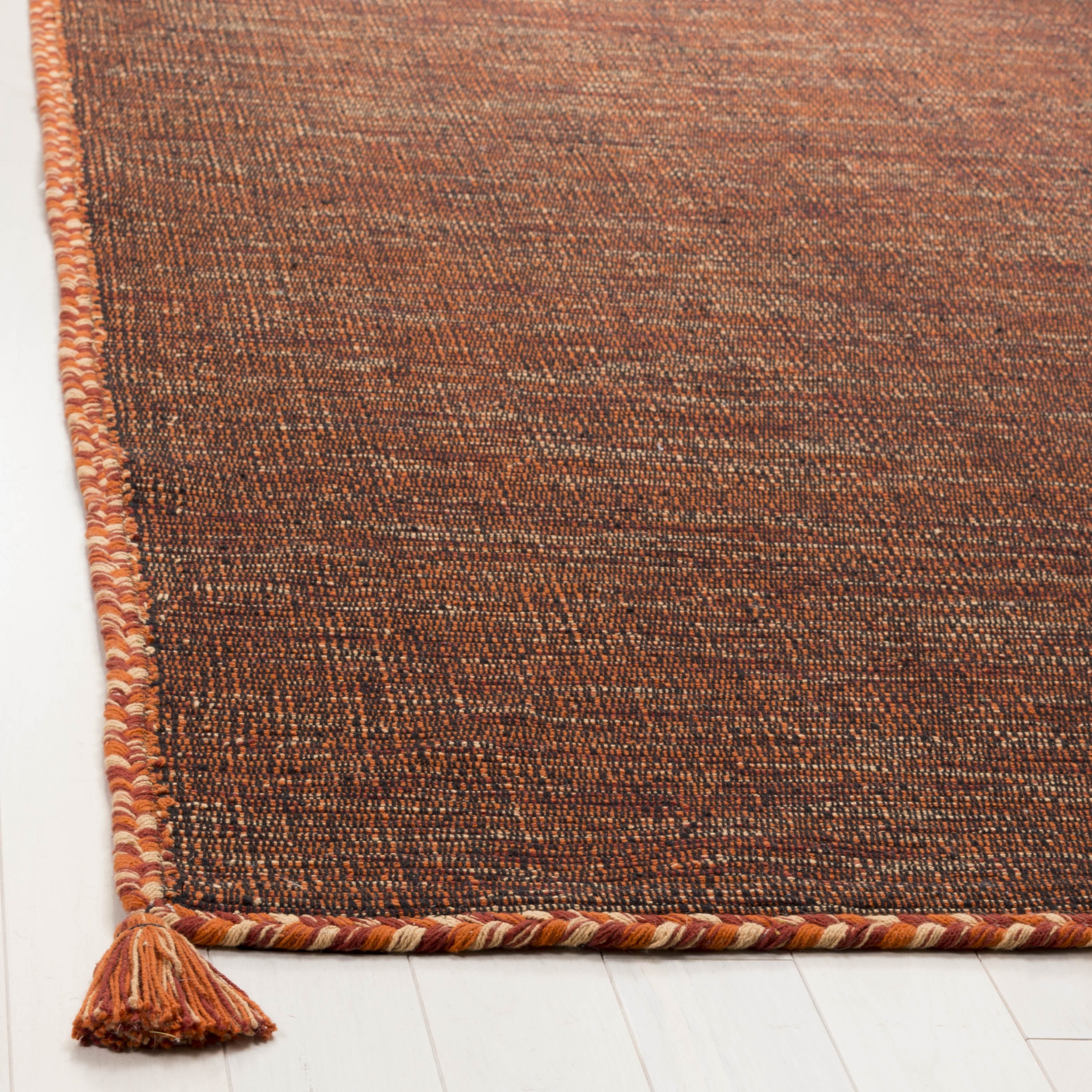 SAFAVIEH Montauk Bijar Solid Cotton Area Rug, Orange/Black, 2' x 3'