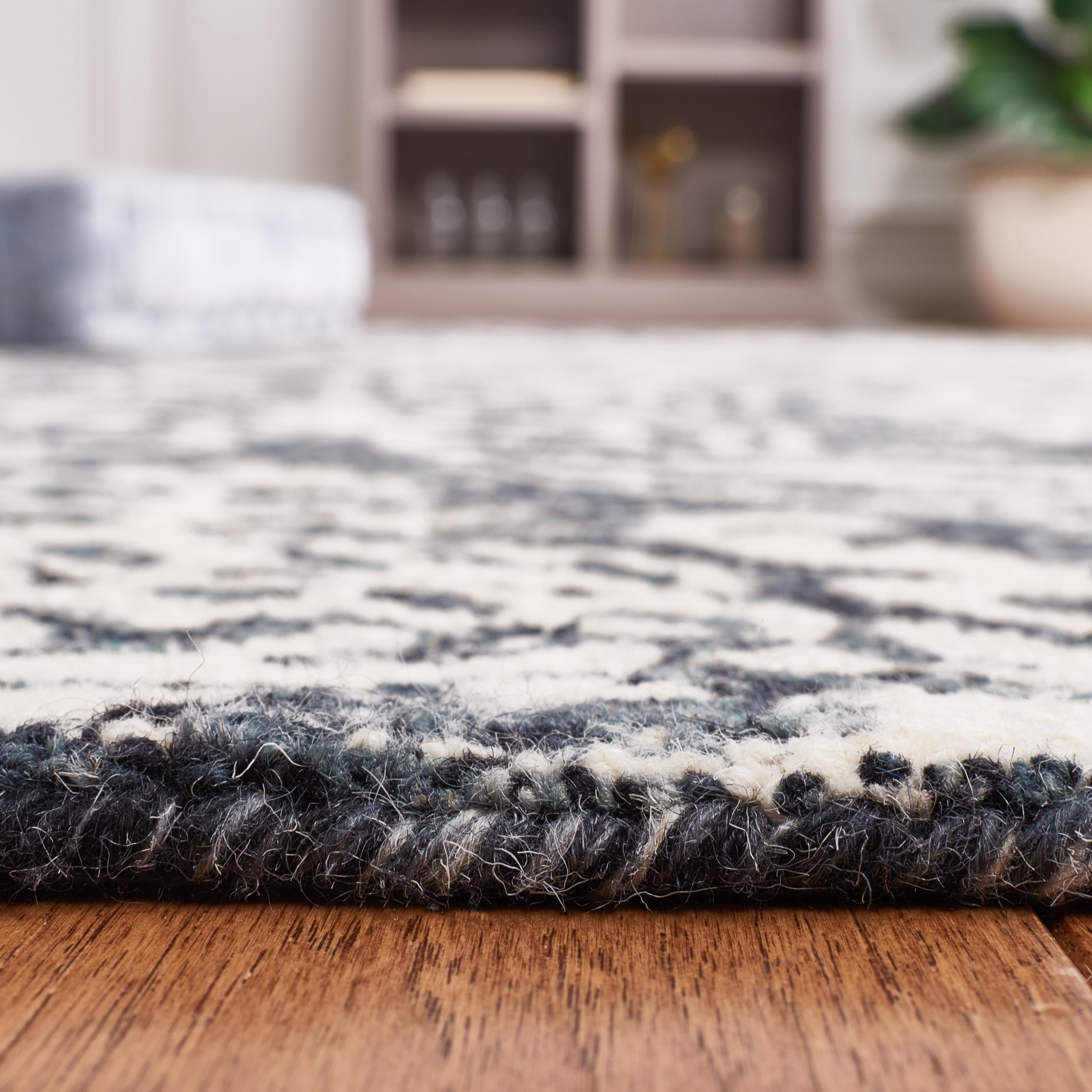 SAFAVIEH Abstract Constantine Damask Wool Area Rug, Ivory/Navy, 6' x 6' Round