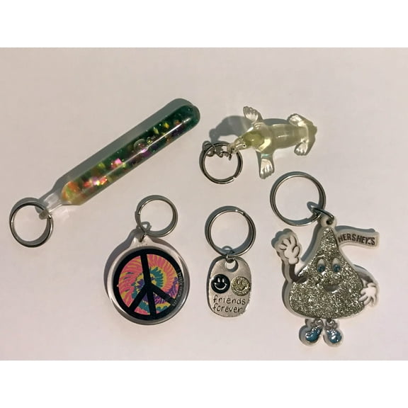 Pre-Owned 5 Retro Keychains Magic Wand Peace Sign Friends Forever Hersey's Kiss Baby Seal