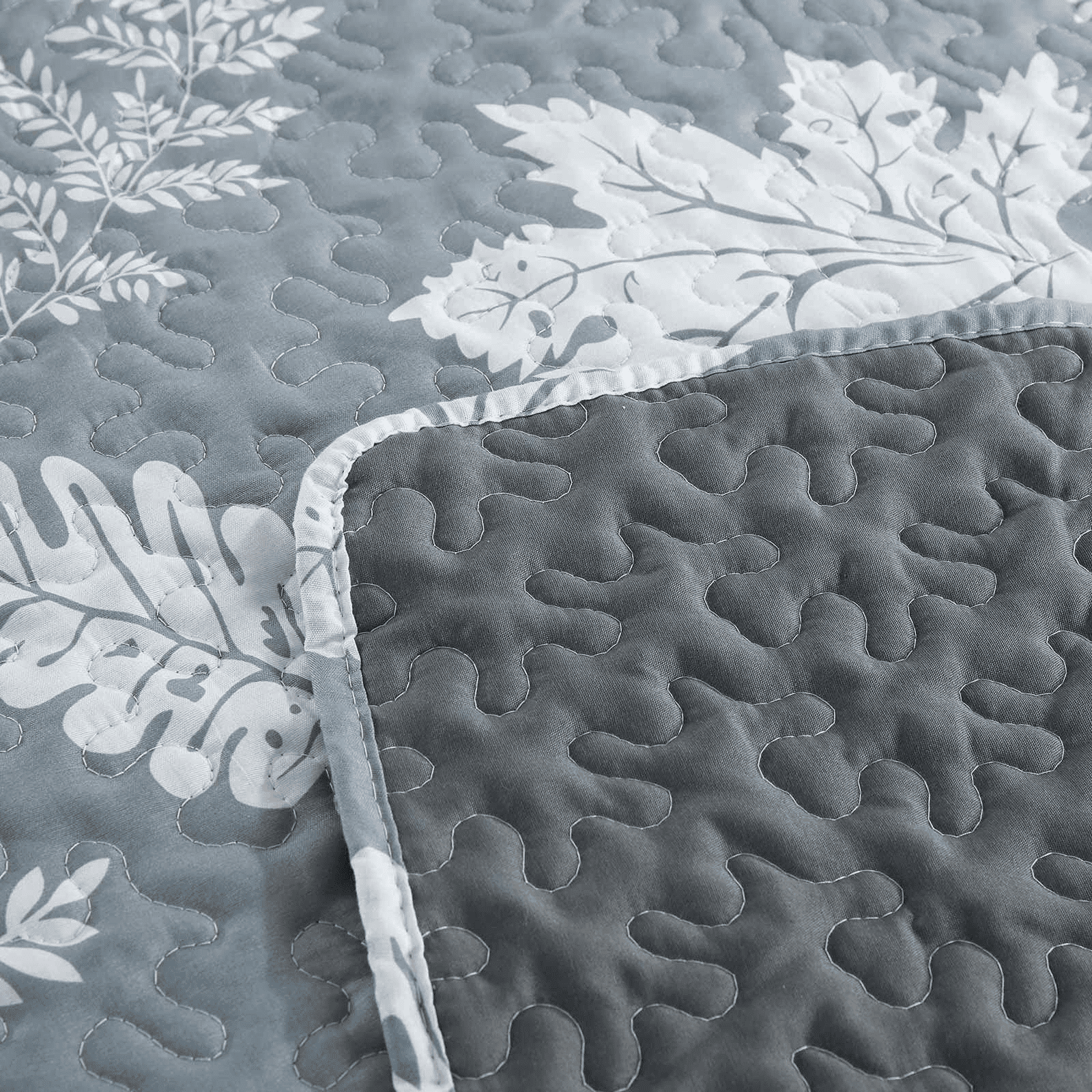 King Size Quilt Set, GREAGLE 3-Piece Lightweight Soft Bedspread Coverlet (104x90 in) with 2 Pillow Shams (20x36 in) for All Season, Leaf Print