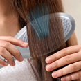 thumbnail image 4 of Cepillo masajeador eléctrico para el cuero cabelludo que favorece el crecimiento del cabello, con carga USB-C y aplicador de aceite capilar., 4 of 5