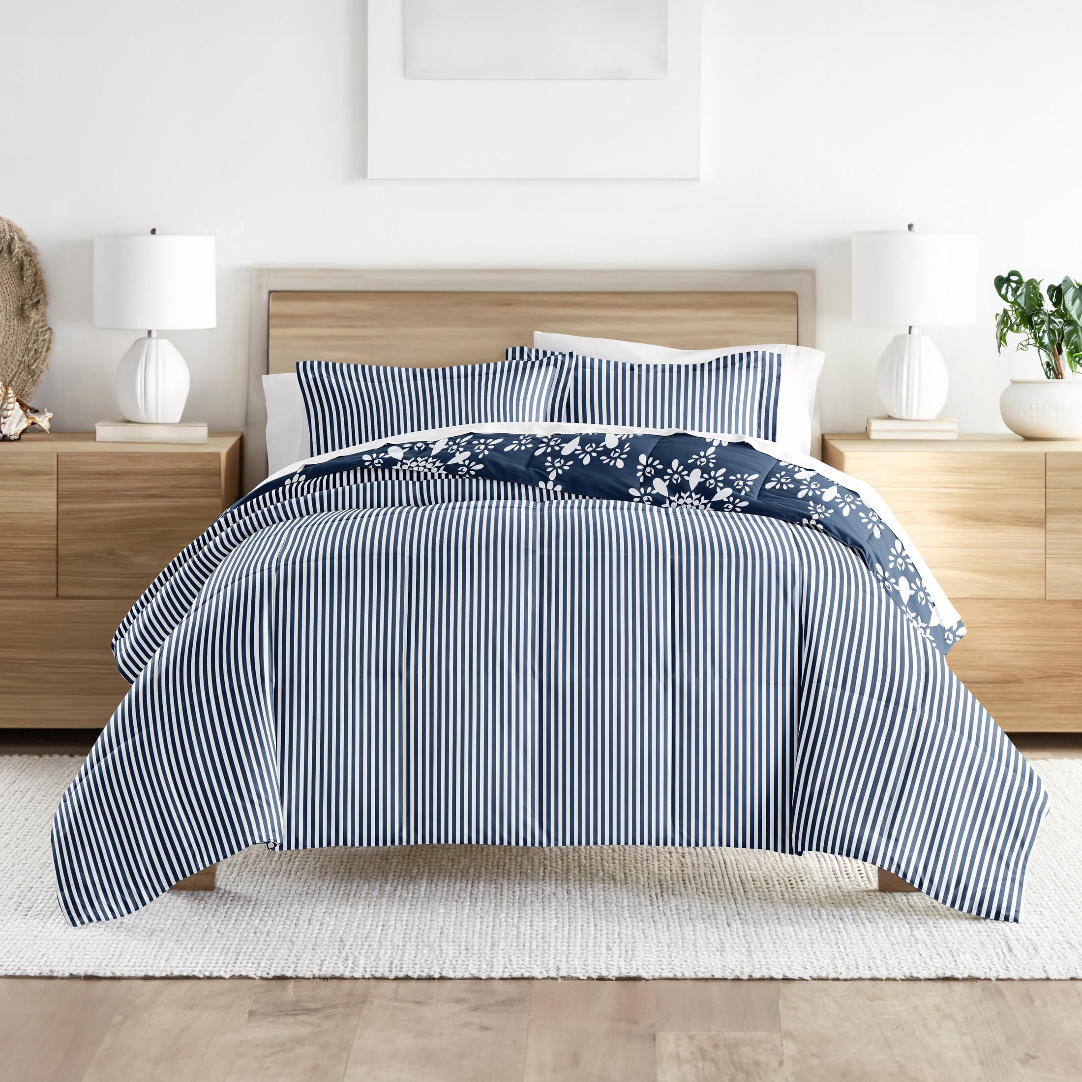 Noble Linens 3-Piece Navy Daisy Medallion Reversible Print Comforter Set, Full/Queen