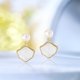 thumbnail image 2 of JeenMata Delicados Pendientes Colgantes de Concha y Perla Natural Colección de Joyas para Todos los Días, 2 of 3