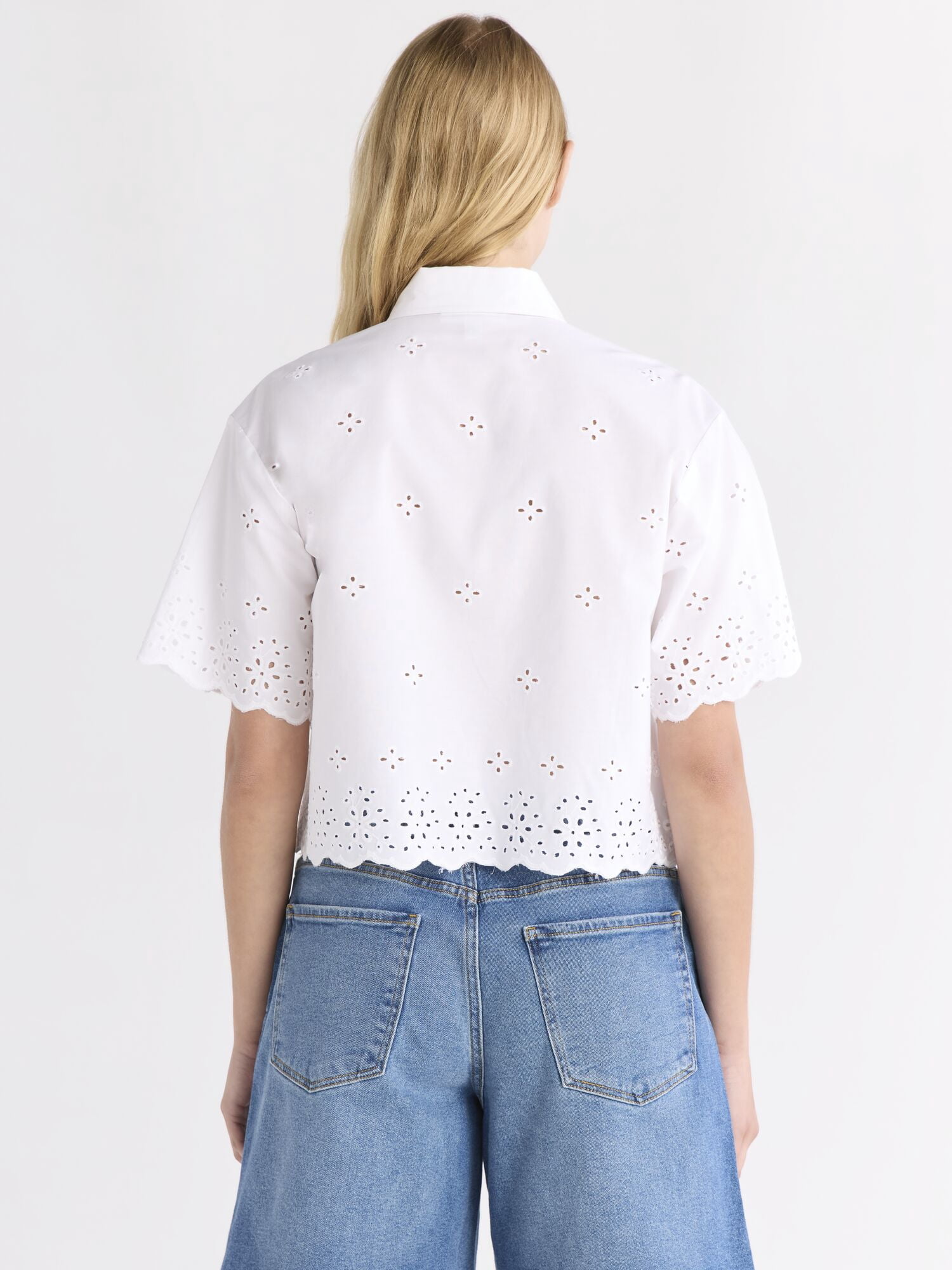 Free Assembly Women's and Women's Plus Cropped Cotton Eyelet Shirt, Sizes XS-4X