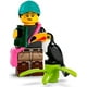 thumbnail image 2 of Minifigura LEGO Serie 22 Observador de aves con capa azul extra 71032, 2 of 2