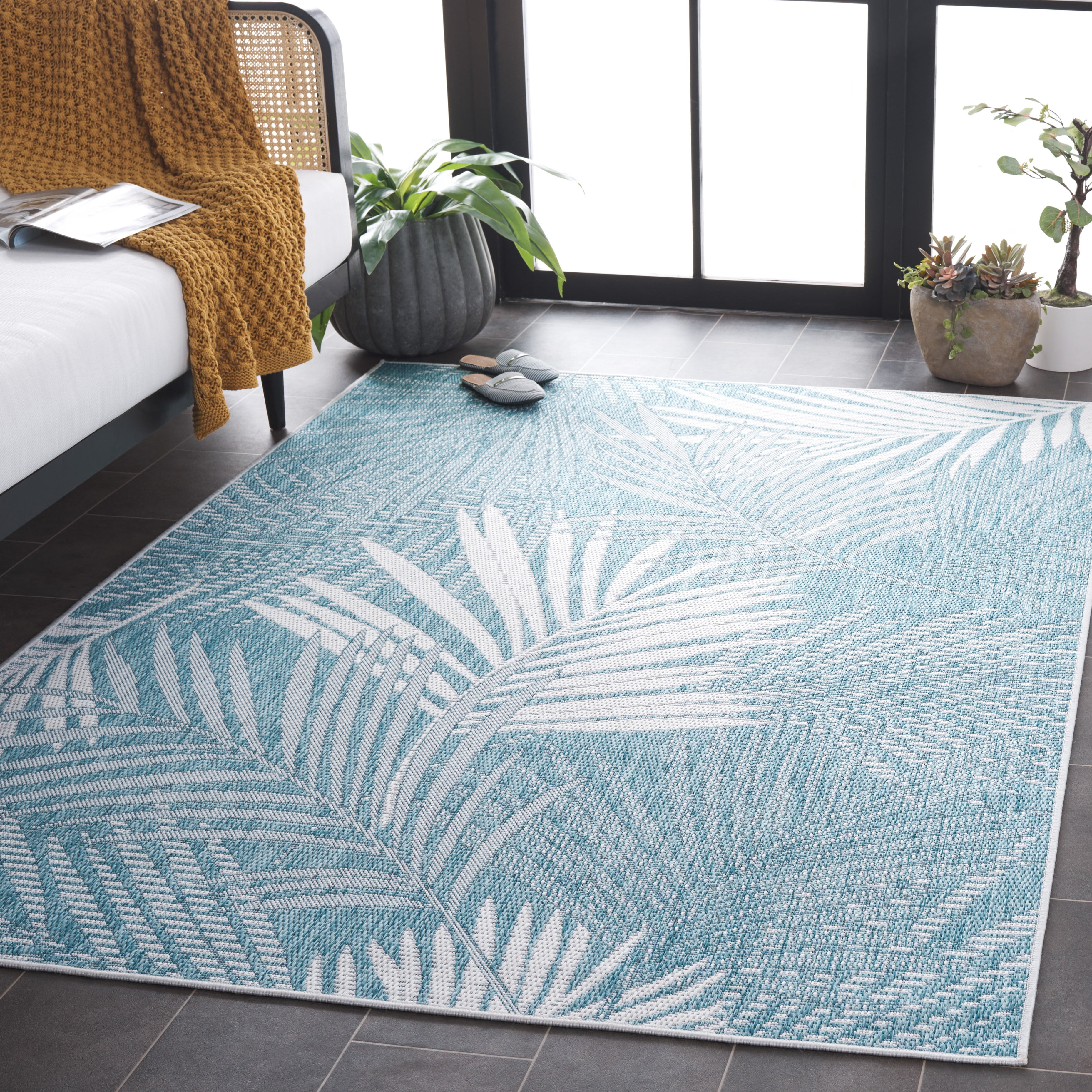 SAFAVIEH Beach House Declan Botanical Indoor/Outdoor Area Rug, Aqua/Ivory, 5'3" x 7'6"