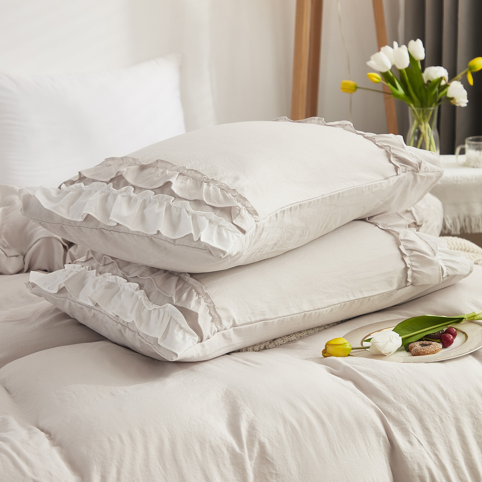 Boho Ruffled Comforter Set Super Soft Cozy Bedding Set with Pillowcases Elegant Chic Bedroom Decor Rustic Farmhouse Quilt Comforter 3 Pcs Set