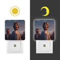 thumbnail image 3 of El Rey de Reyes Luz nocturna LED con sensor de anochecer a amanecer para dormitorio, baño, pasillo, escaleras - Lámpara LED nocturna de enchufe, 0.5W - 1 pieza, 3 of 6