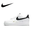 thumbnail image 3 of Zapatillas Nike originales Air Force 1 07 de caña baja, cómodas y casuales para exteriores, color negro, blanco y rojo, 3 of 5