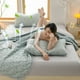 thumbnail image 5 of Edredón de aire acondicionado con sensación fresca | Edredón de verano de seda helada, fino, transpirable, lavable, ligero y refrescante para quienes duermen con calor | Tamaño doble para cama,, 5 of 6