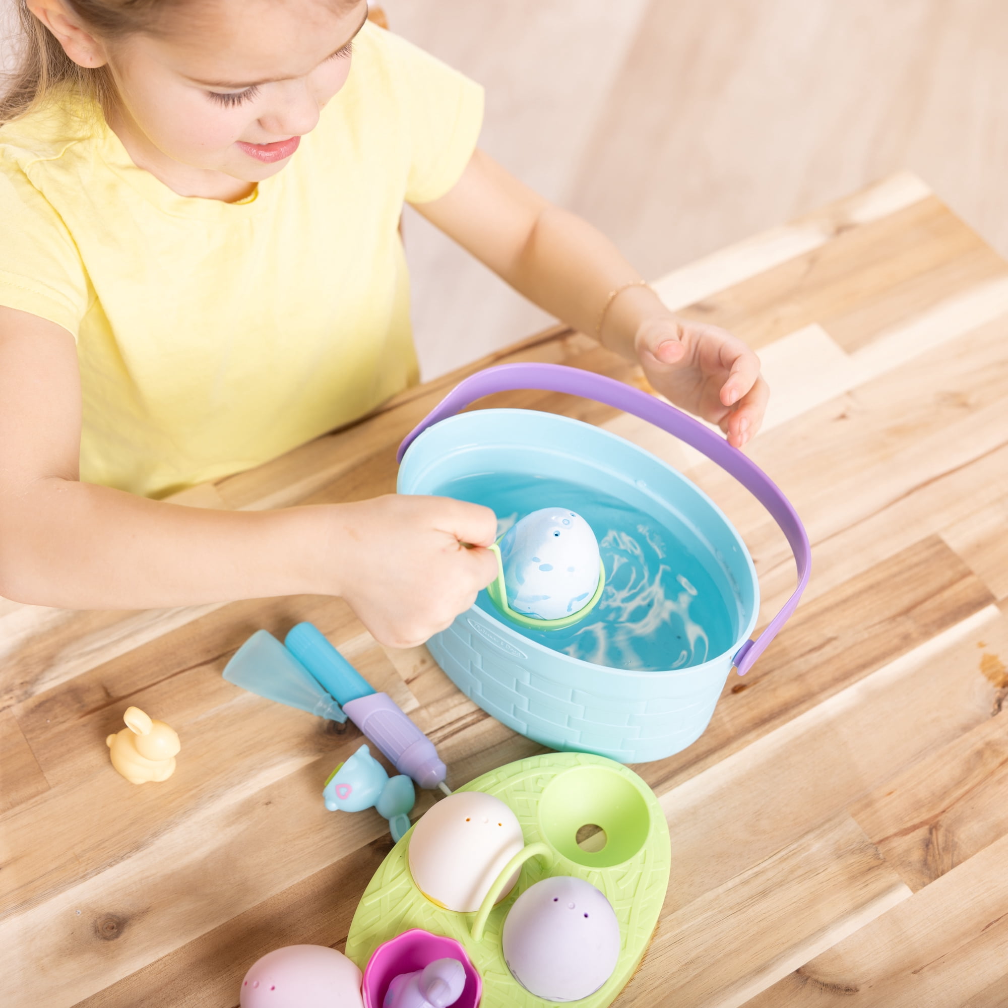 Melissa & Doug Water Wow Egg Decorating Play Set, Reusable Mess-Free Coloring, Easter Eggs Pretend Play Toy for Preschool Kids Ages 3+