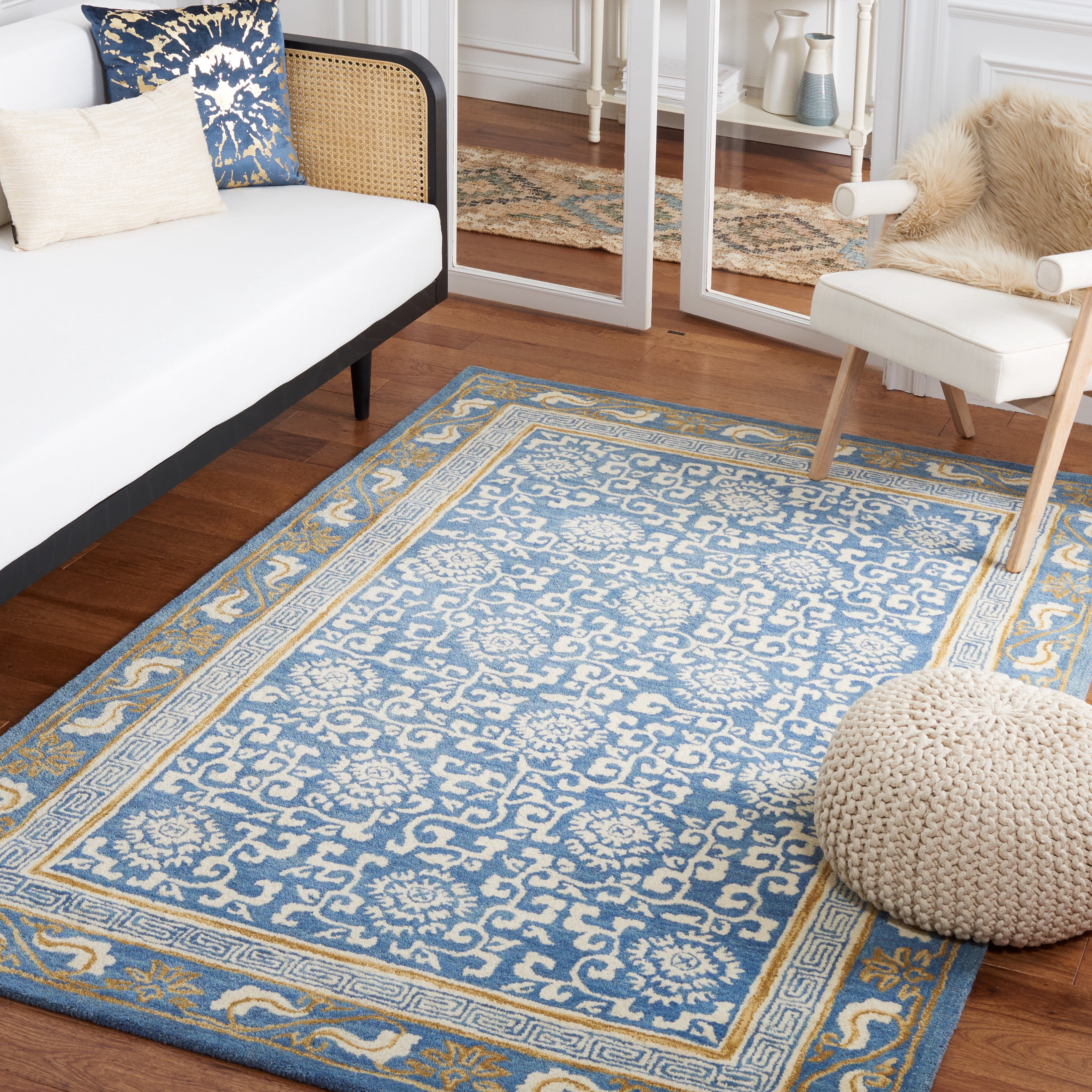 SAFAVIEH Antiquity Tiarnan Oriental Wool Area Rug, Blue/Ivory, 5' x 8'