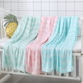 thumbnail image 1 of Xihbxyly Manta de Hielo, Manta Refrescante de Fibra para Verano, Diseño Ligero y Transpirable, Suave y Cómoda para Quienes Duermen con Calor, Multiusos para Cama, Sofá y Viajes, Tamaño 110 X 130 Cm., 1 of 7
