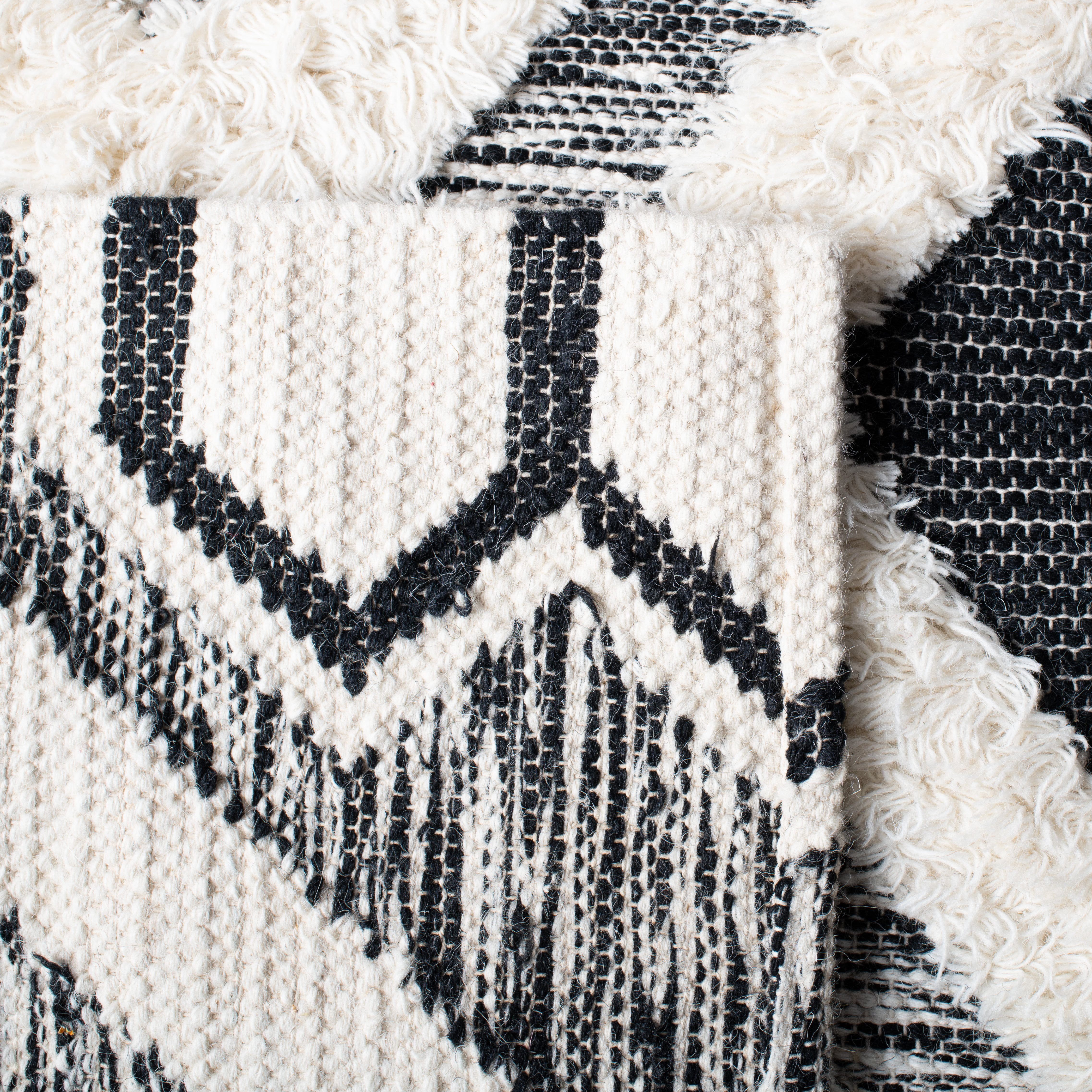 SAFAVIEH Natura Miah Geometric Wool Area Rug, Ivory/Black, 5' x 8'