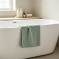thumbnail image 4 of Toalla de baño de secado rápido en color sólido para cabello, gimnasio, viajes y limpieza, suave y absorbente de poliéster, disponible en múltiples colores., 4 of 6