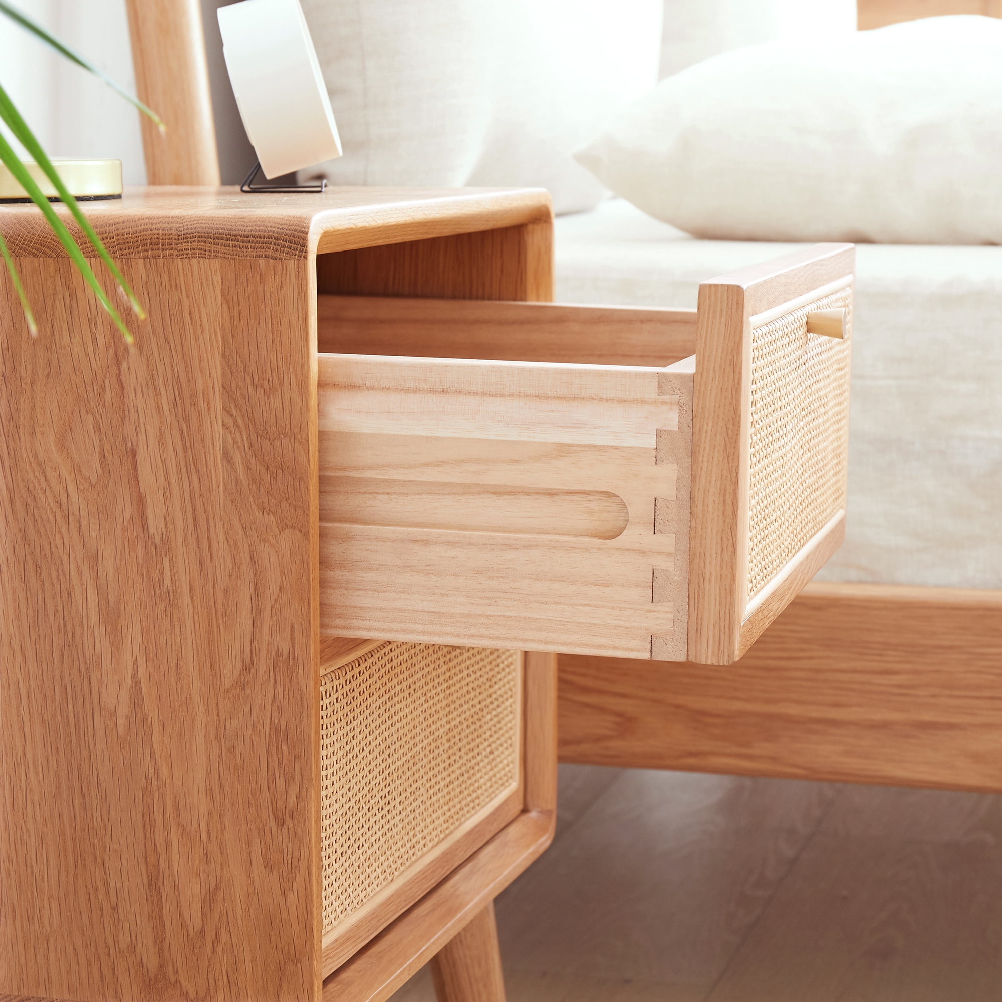 MAYEERTY Solid Oak Bedside Cabinet – Modern Nightstand with Rattan Woven Surface, Eco-Friendly Finish
