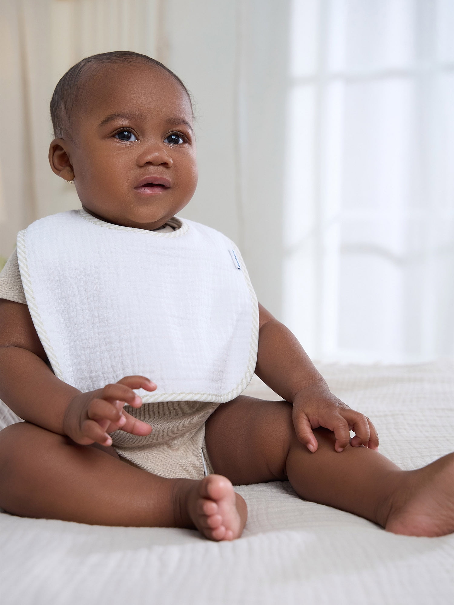(4 pack) Gerber Baby Boys or Girls White Muslin  Bibs, 2-Pack, One Size