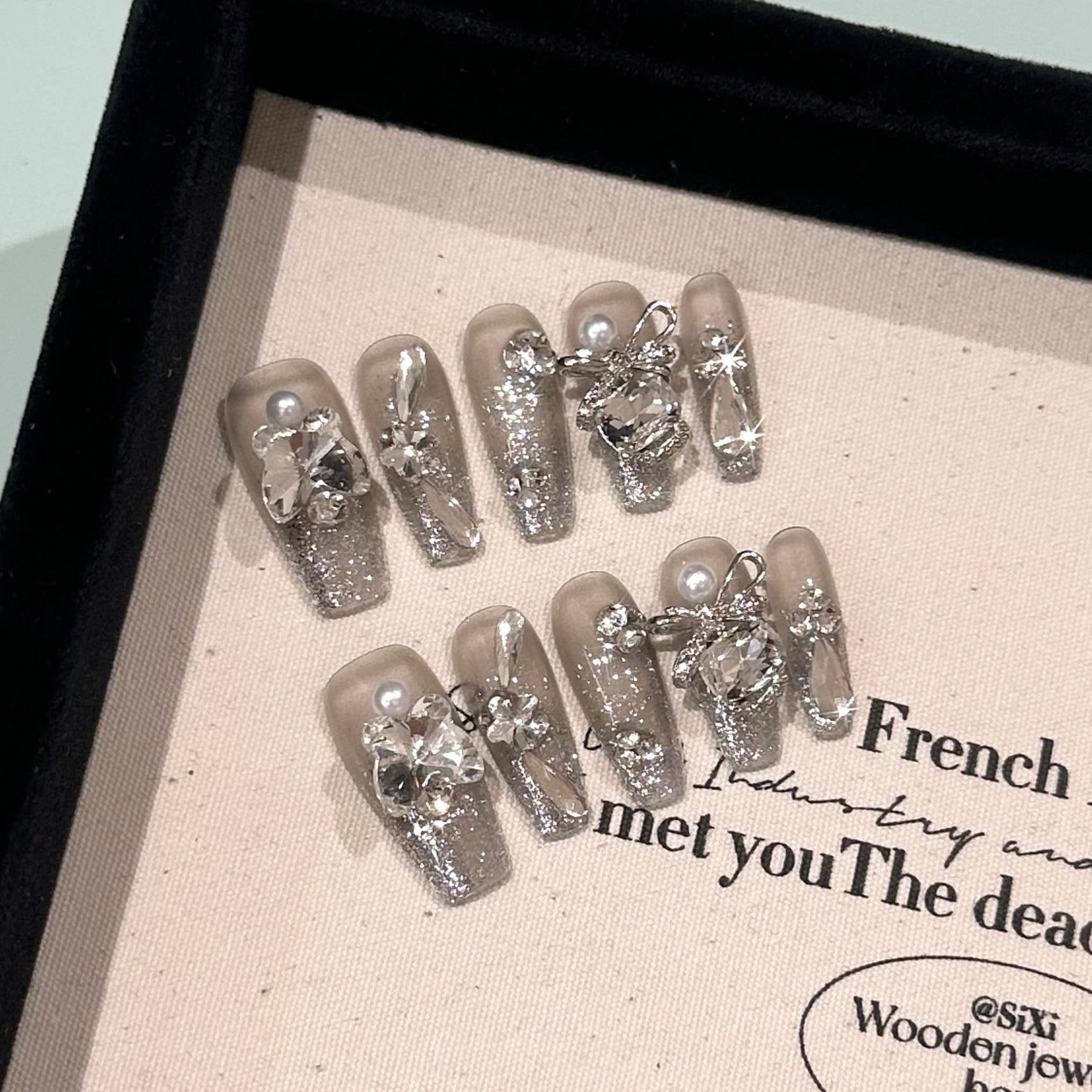 Hand-worn nail pads have a high sense of summer ice through gray butterfly big diamond nail stickers, removable, explosive, light and luxurious