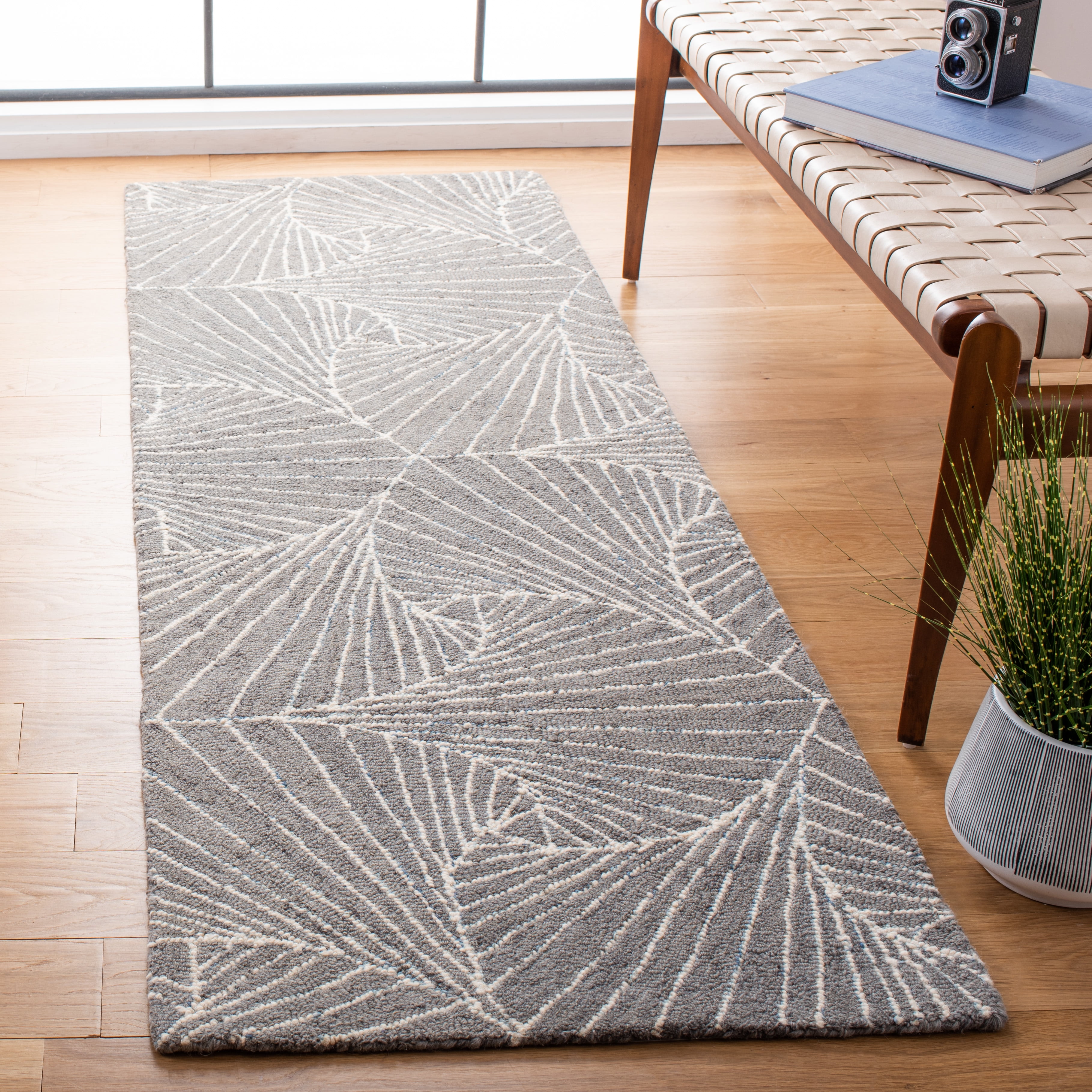 SAFAVIEH Micro-Loop Carver Geometric Runner Rug, Grey/Ivory, 2'3" x 7'