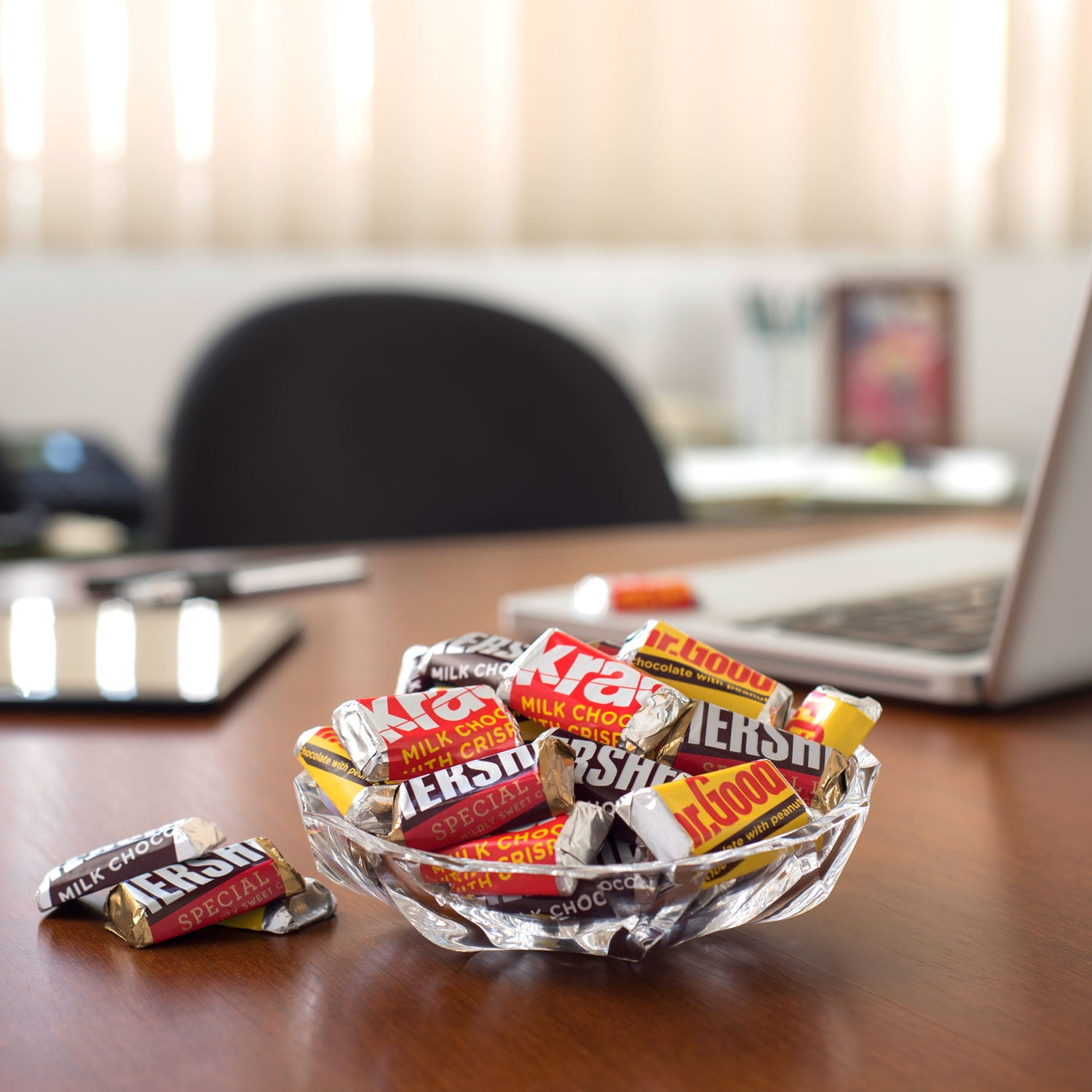 Hershey's Miniatures Assorted Chocolate Candy, Bag 8 oz