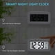 thumbnail image 3 of Reloj despertador portátil con control de luz y calendario que funciona con pilas para mesita de noche para todos (MIENTRAS), 3 of 5