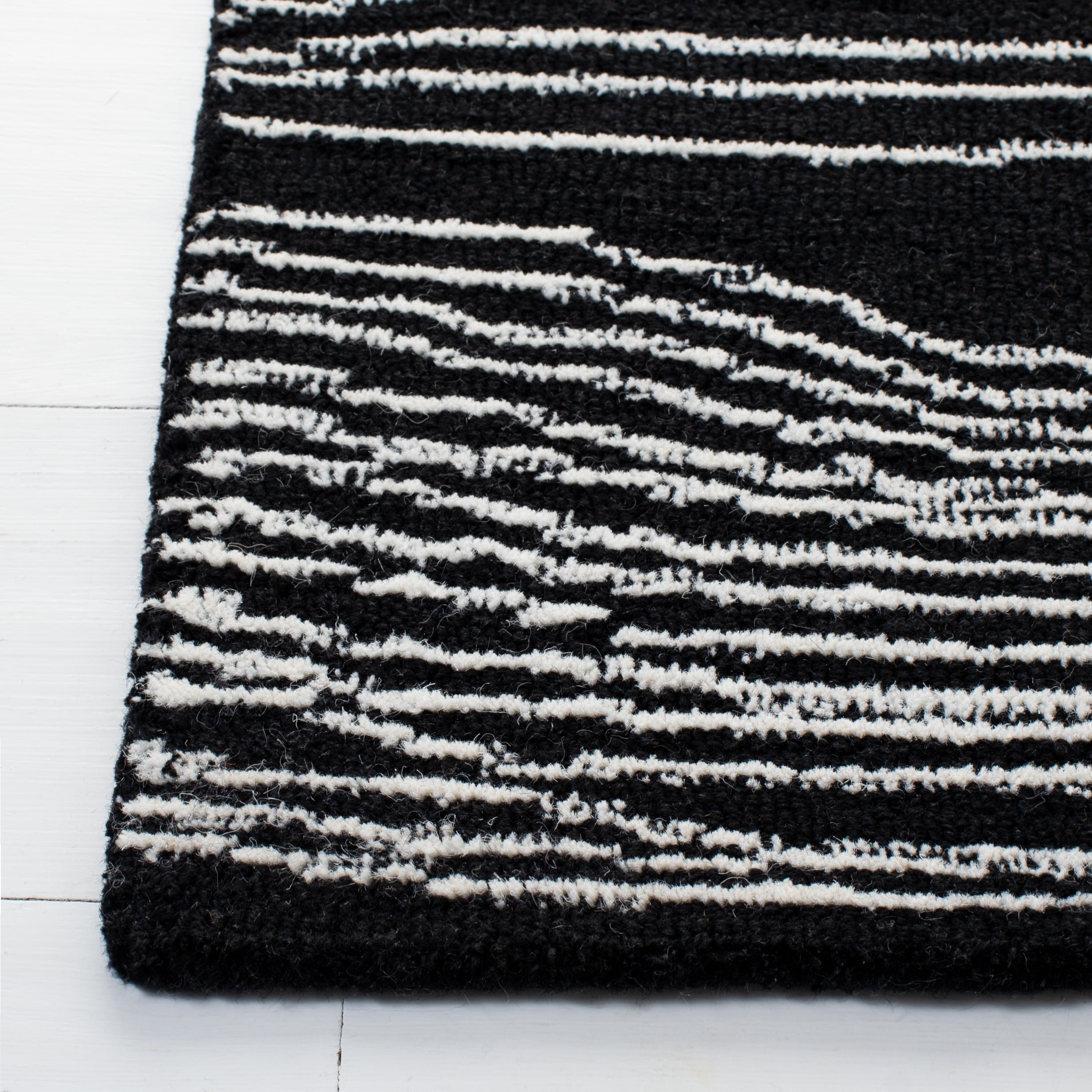 SAFAVIEH Metro Bridget Abstract Area Rug, Black/Ivory, 4' x 6'