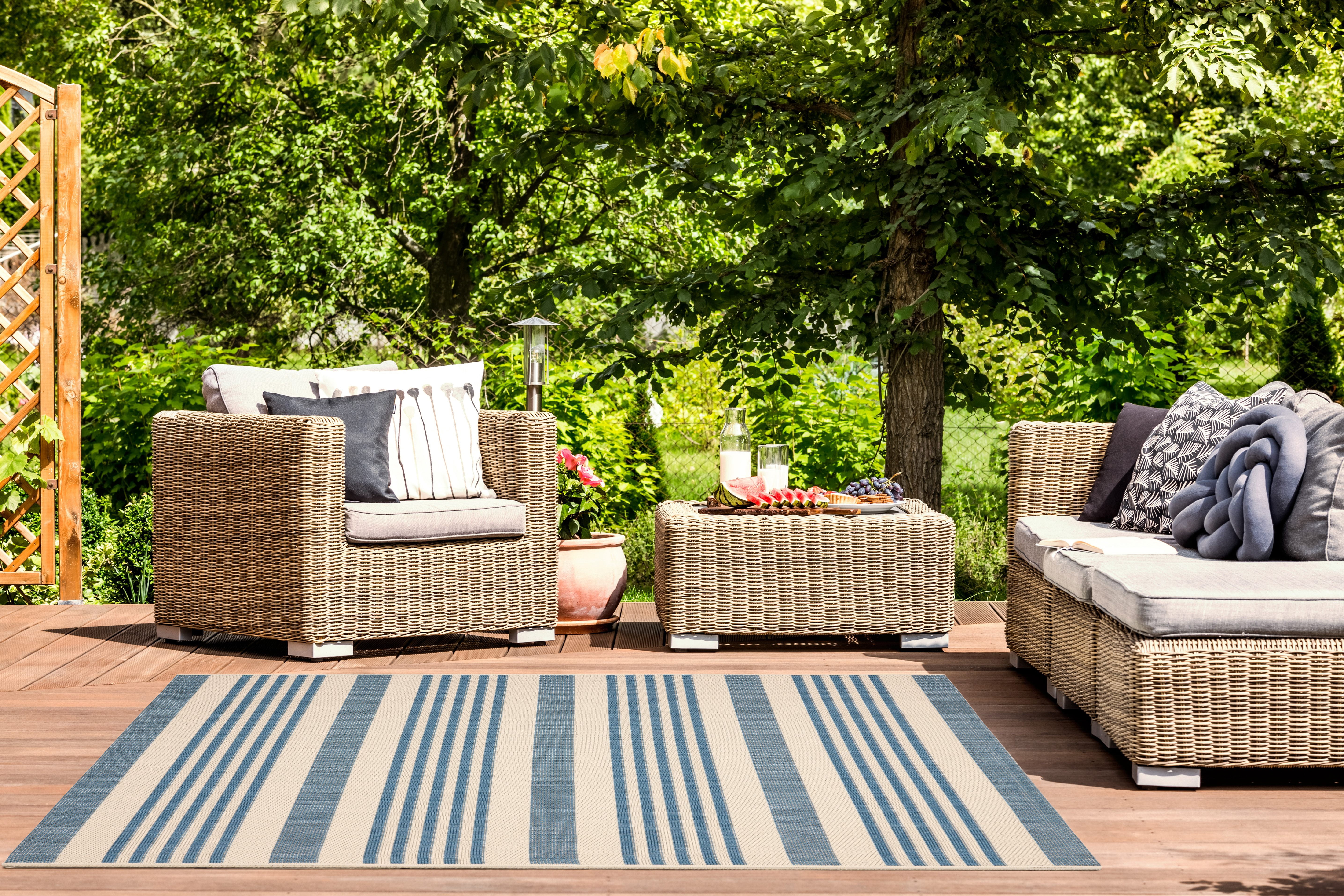 Safavieh Courtyard Caroline Striped Indoor/Outdoor Area Rug, Beige/Blue, 8' x 10'